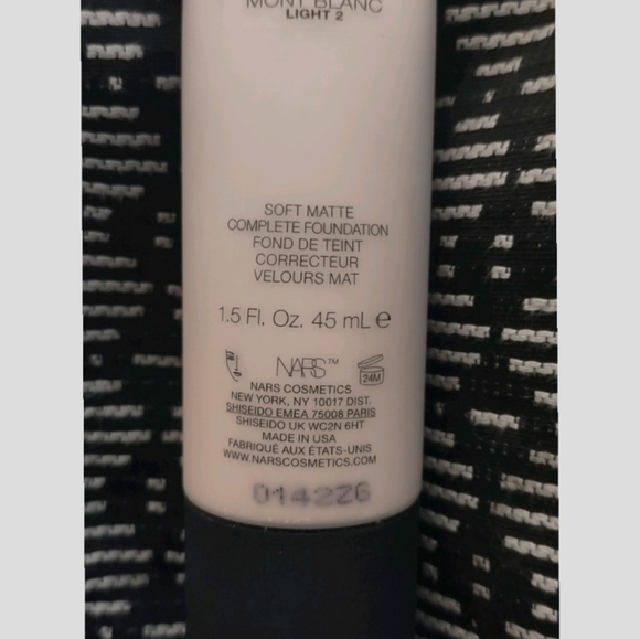 NARS Soft Matte Complete Foundation Bundle - Picture 6 of 15